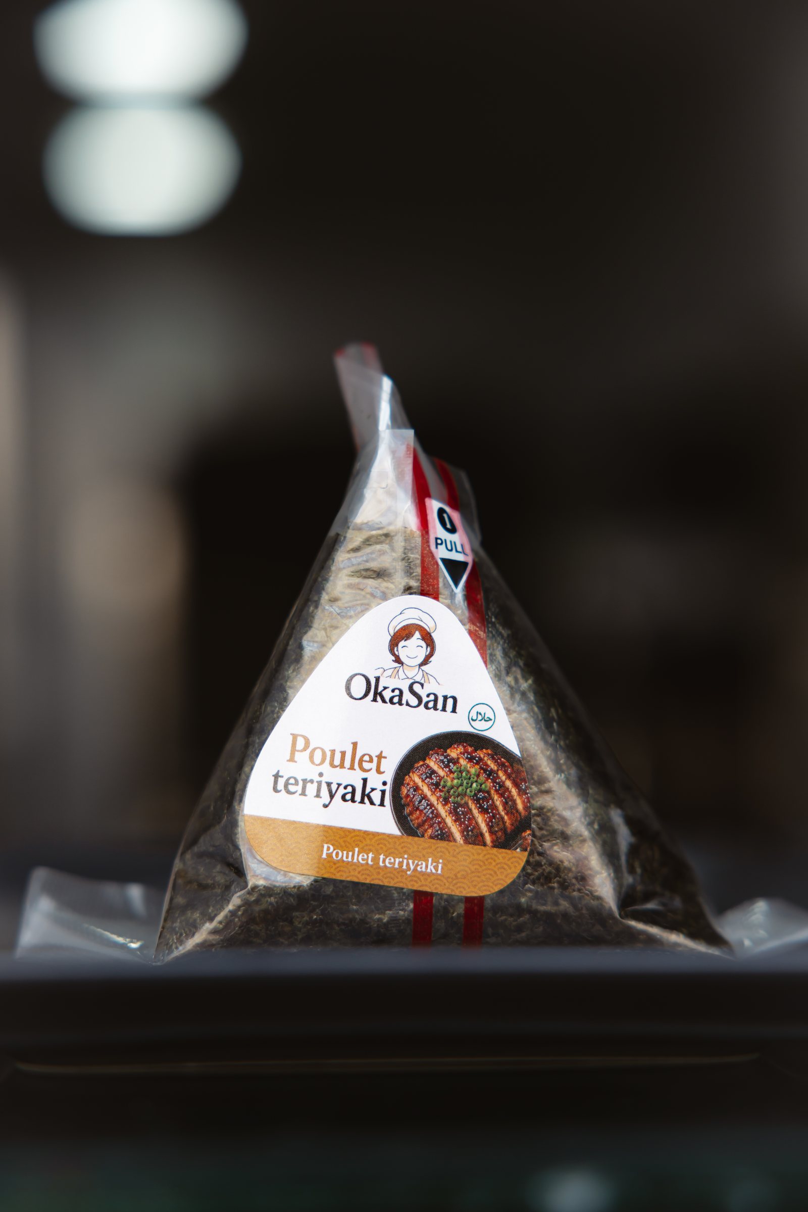 Onigiri poulet teriyaki dans son emballage Oka San